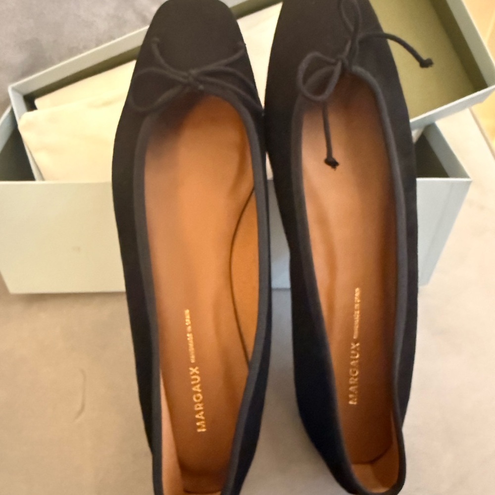 Margaux Fonteyn flats in black suede size 40. Brand new with box and dust bag!